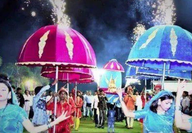 Illuminated Umbrella Procession - Chana Jor Garam Artist Booking India